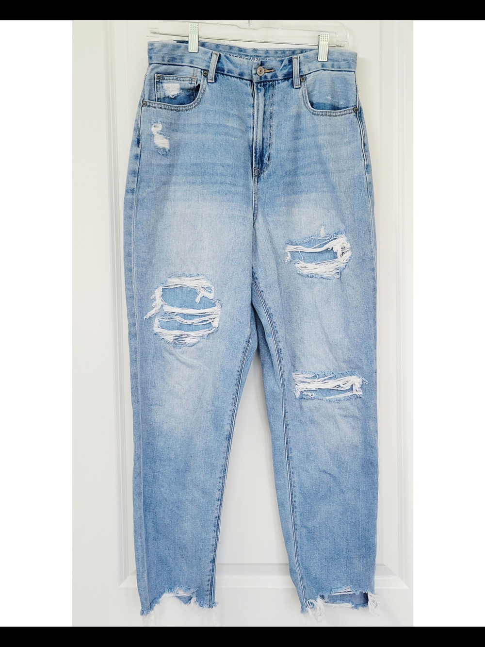 American Eagle Outfitters Curvy Distressed Light Wash Mom Jeans 8